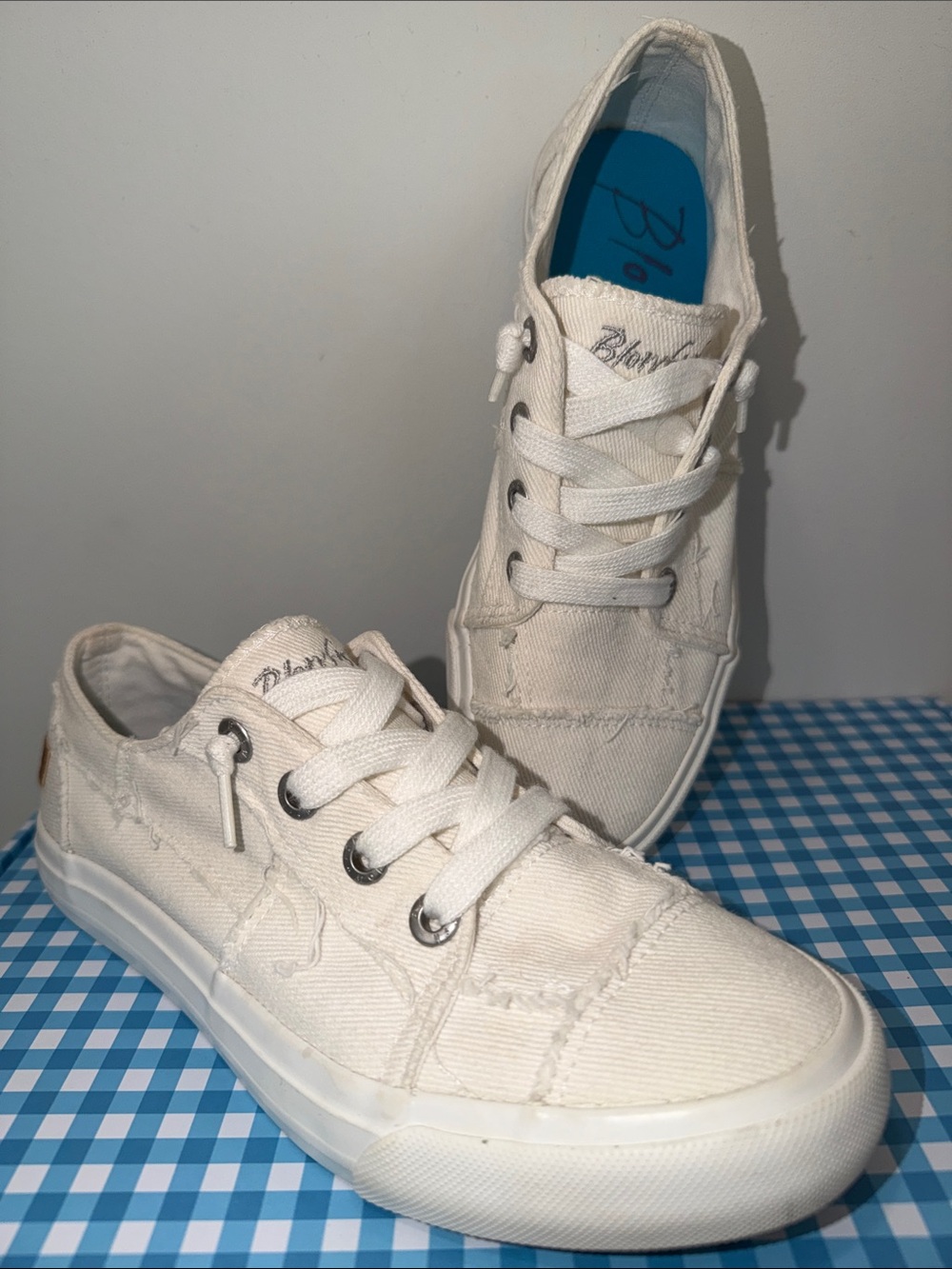 Blowfish Cream Canvas Low-Top Lace-Up Sneakers